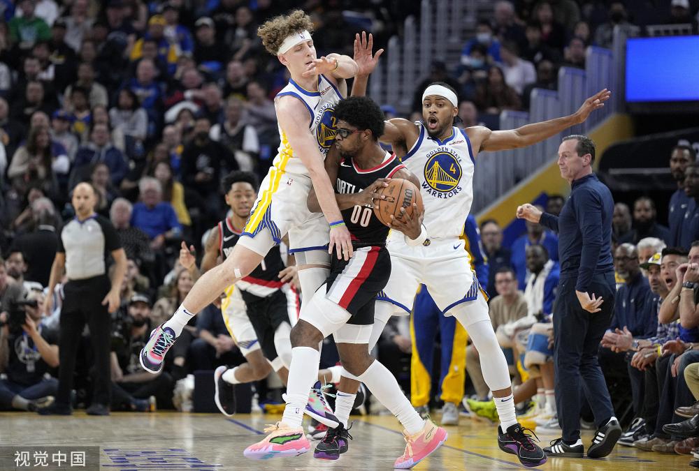 詹姆斯对莫 詹姆斯对莫