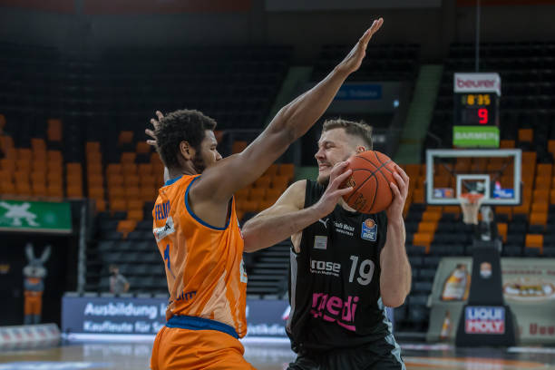 展现出的综 展现出的综